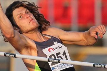 Ivan Ukhov rises to 2.39m at the 2012 Russian Championships (Alex Kiselev/sportfoto.ru)