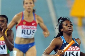 Francena McCorory of the USA crosses the finish line ahead of Shericka Williams of Jamaica to secure victory in the women's 4x400 metres relay (Getty Images)