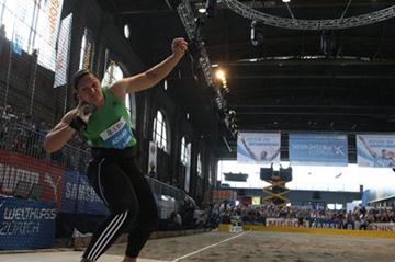Valerie Adams puts in Zürich's main station shot contest - Samsung Diamond League (Jean-Pierre Durand)