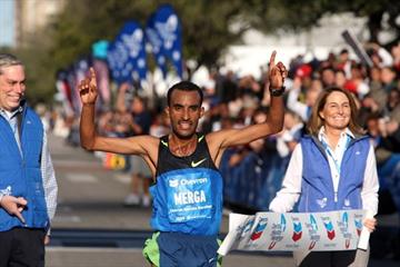 Deriba Merga after his 2:07:52 course record in Houston (Victah Sailer)