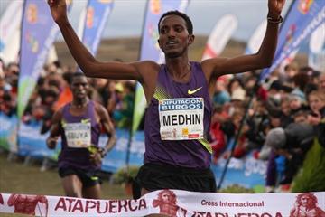 Teklemariam Medhin upsets Joseph Ebuya in Atapuerca (Alfambra Fundación ANOC)