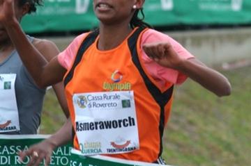 Asmeraworch Bekele collects a narrow win at the Cross della Vallagarina (Lorenzo Sampaolo)