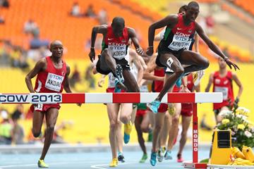 Conseslus Kipruto leads from Paul Kipsiele Koech in the 3000m Steeplechase heats at the 2013 IAAF World Championships in Moscow (Getty Images)