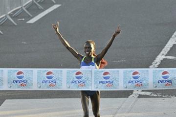 Vivian Cheruiyot, pictured here in 2009, defended her San Juan 10K crown in 2010 (Rafael Luna)