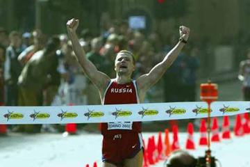 Voyevodin breaks the tape in Torino (Getty Images Mike Finn-Kelcey)