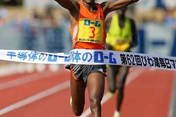 Samon Ramadhani of Tanzania wins the Lake Biwa Mainichi Marathon (Yohei Kamiyama/Agence SHOT)