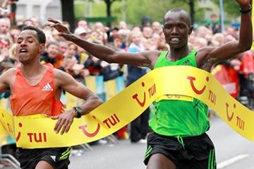 Joseph Kiptum (r) just edges Mergesa Bacha to win the 2012 Hannover Marathon. Both clocked 2:09:56. (Victah Sailer)