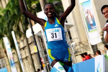 Irene Jerotich Kosgei takes the 2010 Singapore Marathon title (Singapore Marathon organisers)