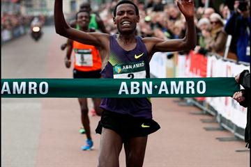 Lelisa Desisa sizzles to a PB 59:37 in The Hague (CPC Organisers)