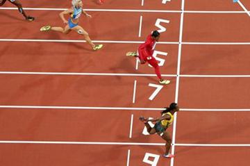 Carmelita Jeter of the United States and Veronica Campbell-Brown of Jamaica lead the pack in the Women's 200m Semifinals on Day 11 of the London 2012 Olympic Games at Olympic Stadium on August 7, 2012 (Getty Images)