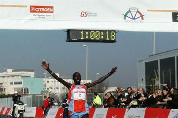 Jonathan Kosgei Kipkorir wins 2008 Rome-Ostia Half Marathon (IAAF.org)