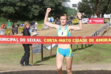 Slovenia's Sonja Roman takes the win at the Amora Cross (Marcelino Almeida)