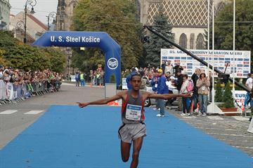 Dejene Yirdawe takes the 2008 Kosice Marathon in 2:10:51 (MMM Kosice)