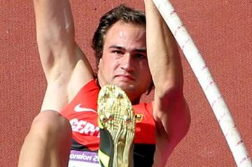 Jan Felix Knobel of Germany competes during the Men's Decathlon Pole Vault of the London 2012 Olympic Games on August 9, 2012 (Getty images)