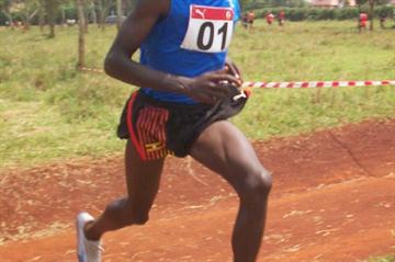 Moses Kipsiro on the way to his fourth straight Ugandan XC title (Daniel Senfuma)