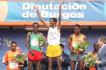 Gebre-egziabher Gebremariam tops the podium in Atapuerca in 2009 (Diputación de Burgos)