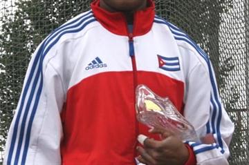 Yipsi Moreno with her victor's golden spike in Ostrava (Bob Ramsak)