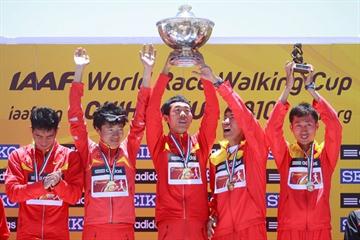 Chinese are presented with the men's 20km Team gold in Chihuahua (Getty Images)