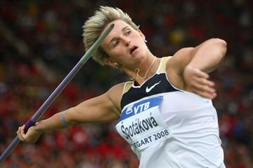 Barbora Spotakova en route to throwing a world record of 72.28m in the javelin (Getty Images)