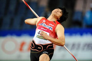 Yukifumi Murakami throws to the Asian title in Guangzhou (Jiro Mochizuki)
