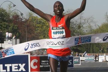 Big win for Benjamin Kiptoo in Paris 2011 where he clocked 2:06:31 (Copyright ASO / Crédit photo Maindru)