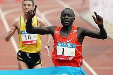 David Kiyeng winning the 2010 Joongang Seoul Marathon (Joongang Marathon organisers)