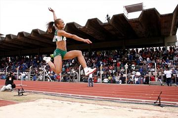 Keila Costa en route to her long jump title at the Brazilian championships (Marcelo Ferrelli/CBAt)