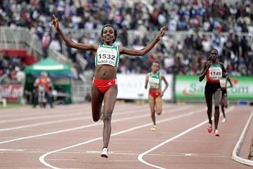 Tirunesh Dibaba taking the African 10,000m title in Nairobi (Mohammed Amin)