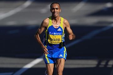Running alone over the final 15Km, Jaouad Gharib takes the 2010 Fukuoka Marathon (Yohei KAMIYAMA / Agence SHOT)
