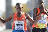 Geoffrey Mutai holds off Dennis Kimetto in Berlin (BMW Berlin Marathon/Jiro Mochizuki)