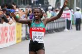 Florence Kiplagat wins the 2010 World Half Marathon title in Nanning (Getty Images)