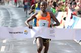 Eshetu Wondimu wins the 2010 Vattenfall Berlin Half Marathon (Victah Sailer/photorun.net)