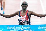 Mo Farah takes the 2 Mile victory on the Newcastle-Gateshead Quayside (Mark Shearman)