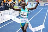 Mary Keitany breaks the World record in the 25Km with a 1:19:53 clocking in Berlin (Victah Sailer/photorun.net)