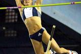 Yelena Isinbayeva (RUS) vaults clear in Glasgow (Getty Images)