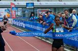 Meseret Hailu threatens the 2:21 barrier in Amsterdam (Amsterdam organisers)
