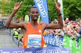 Tola Lema winning the 2013 Edinburgh Marathon (Lesley Martin - organisers)
