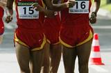 Yu Chaohong (16) leads the field in the 2004 IAAF World Cup (Getty Images)