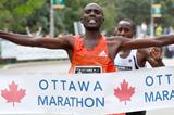 Laban Moiben successfully defends his Ottawa Marathon title (Victah Sailer)