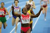 Maria de Lurdes Mutola of Mozambique wins gold in the women's 800m final (Getty Images)
