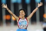 Mizuko Noguchi of Japan celebrates winning the women's Marathon (Getty Images)