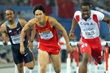 Liu Xiang (L) of China and Dayron Robles of Cuba fighting for the first place during the men's 110 metres hurdles final