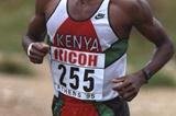 Douglas Wakiihuri (KEN) on way to winning the 1995 World Marathon Cup (Getty Images)