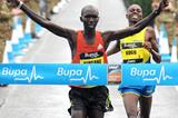 Wilson Kipsang holds off Micah Kogo at the Great North Run (Mark Shearman )