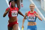 Antonina Krivoshapka and Francena McCorory in the womens 4x400m Relay at the IAAF World Athletics Championships Moscow 2013 (Getty Images)