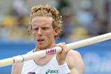 Steven Hooker of Australia prepares during the men's pole vault qualification round during day one - WCH Daegu 2011