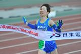 Yukiko Akaba takes the 2011 Osaka Women's Marathon (Agence SHOT)