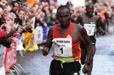 Geoffrey Mutai on his way to victory in 's Heerenberg (Jan Schellekens)