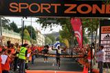Sammy Wanjiru crosses the line in Porto (LOC)