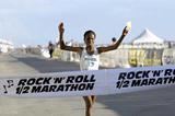 Werknesh Kidane wins her Half Marathon debut (Victah Sailer)